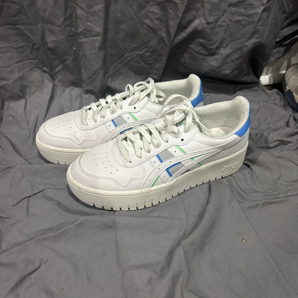 Women’s platformed asics sneakers new condition